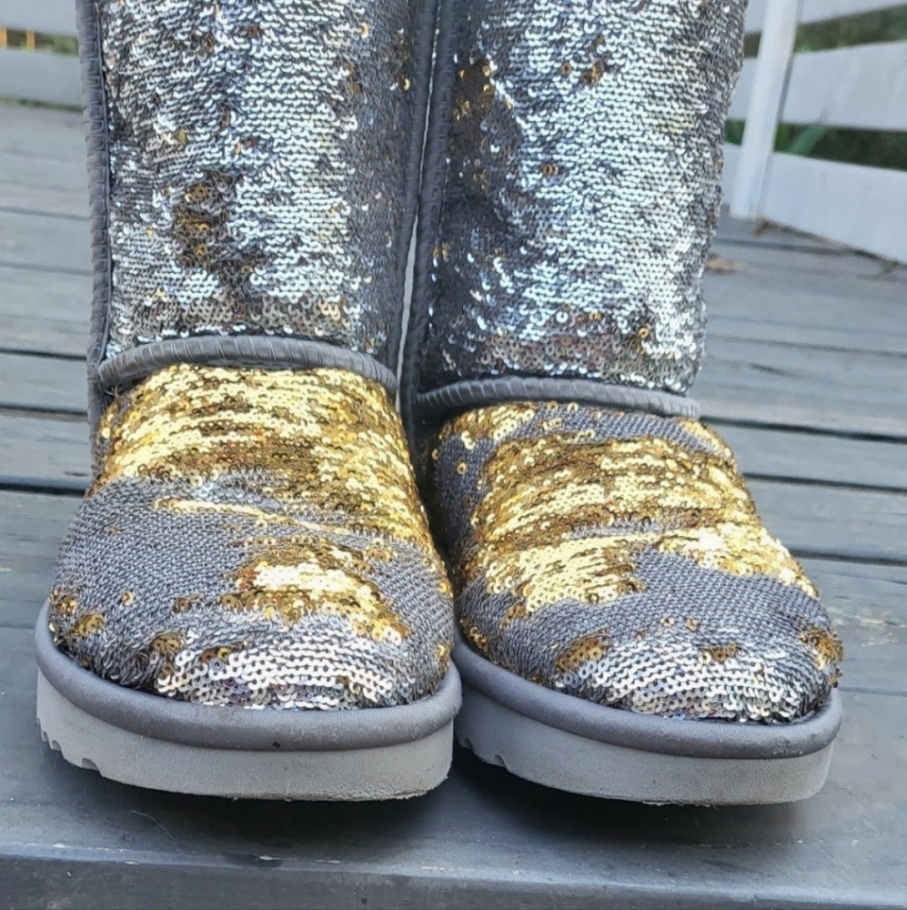 **SOLD**UGG CLASSIC SHORT COSMOS SEQUIN SILVER GOLD BOOTS - Picture 4 of 11